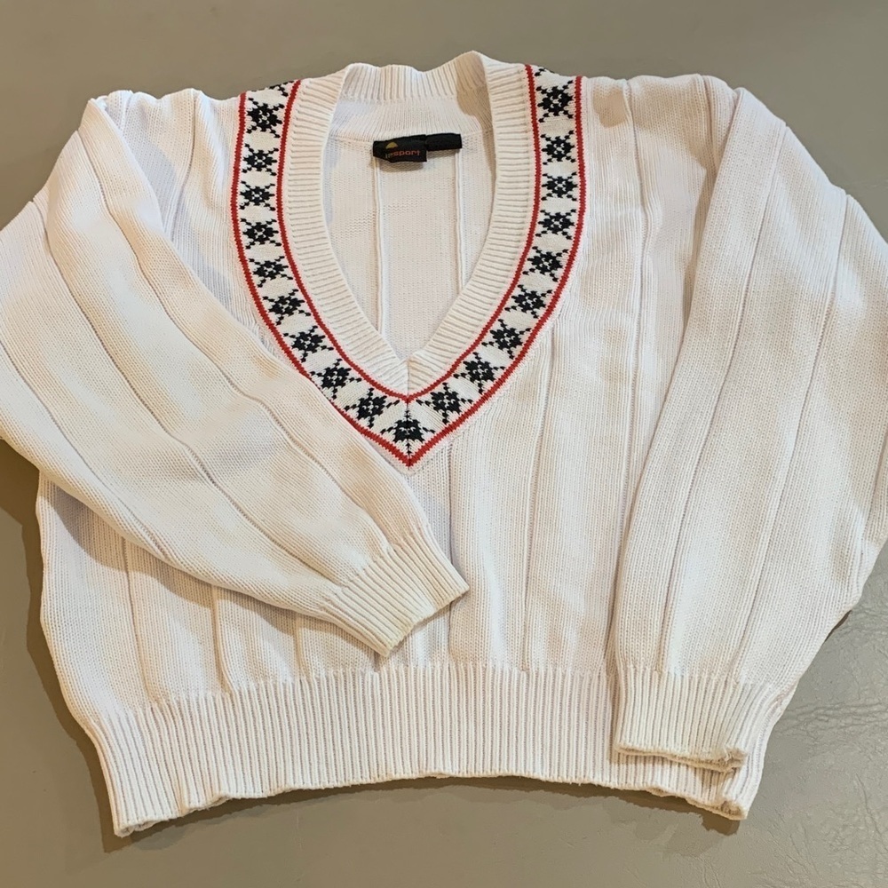 Elegant Lizsport Vintage White V-Neck Sweater with Blue and Red Details. M.